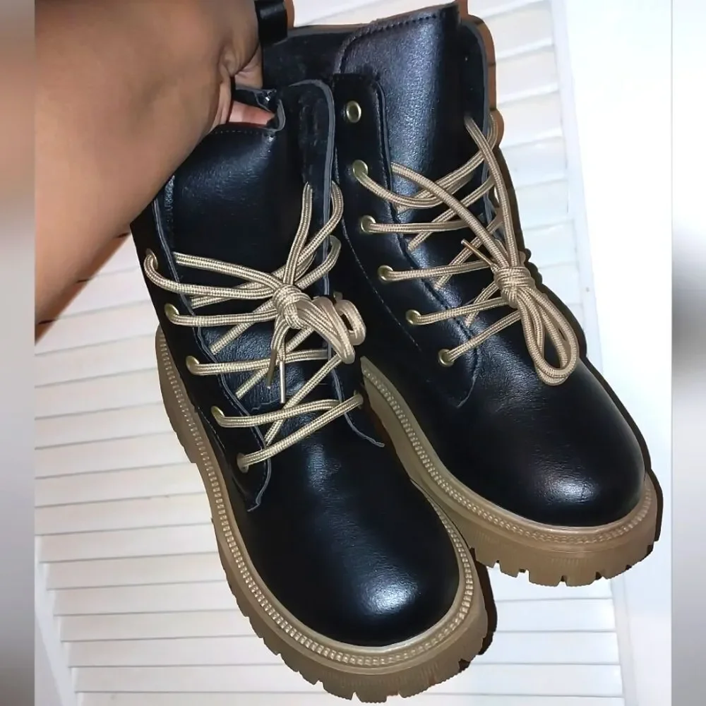 Ladies combat boots sz 8